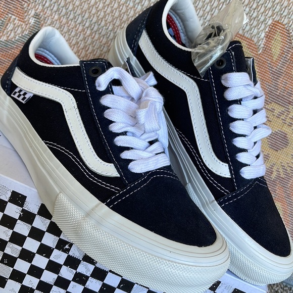 Vans Men’s Skate Old Skool
Wrapped Dark Navy
VN0A5FCBDNV
Sneakers - Picture 9 of 16
